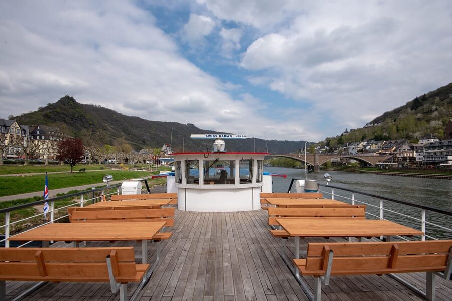 Cochem: Panoramic Cruise on the Moselle River - A quiet hour, with room for a drink