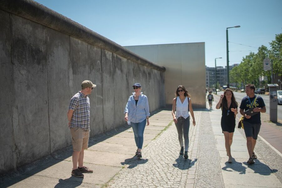 Cold War, Berlin Wall, Spies and the East Side Gallery - Who will get the most from it