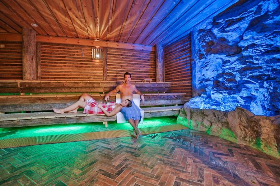 Cologne: 1-day ticket for the Aqualand adventure pool including sauna world - Warm pools, whirlpools, and the glass dome