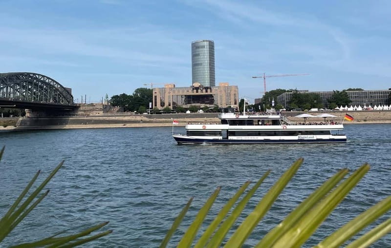Cologne: 1-hour Rhine Cruise in Cologne - Gliding past the Old Town waterfront