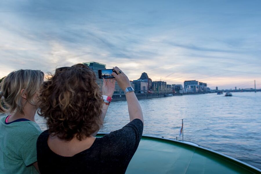 Cologne: 2-Hour Evening Cruise on the Rhine River - Drinks and snacks on the Rhine