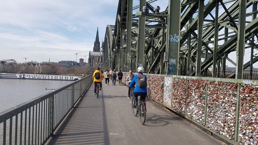 Cologne: 3-Hour Guided Bike Tour - Why a bike is the right way to see Cologne