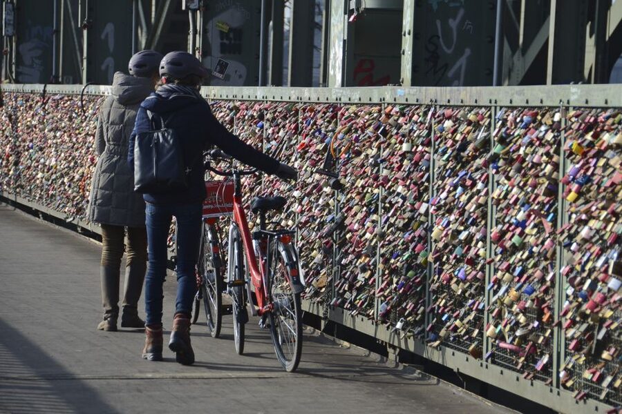 Cologne: 3-Hour Guided Bike Tour - Is $50 a good value for three hours?