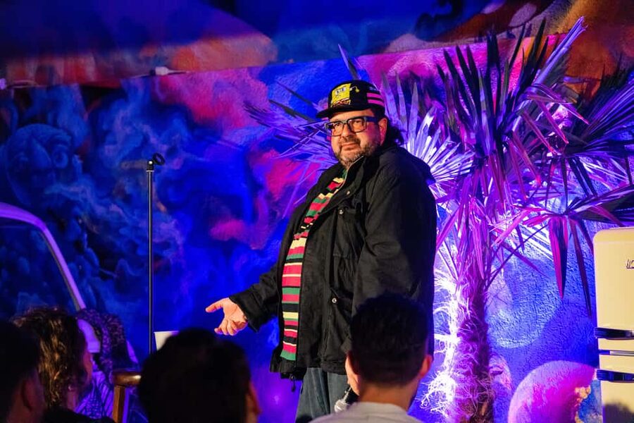 Cologne: Best Stand-up-Comedy with laugh guarantee - Entering Secret Bar H26 on Zülpicher Straße