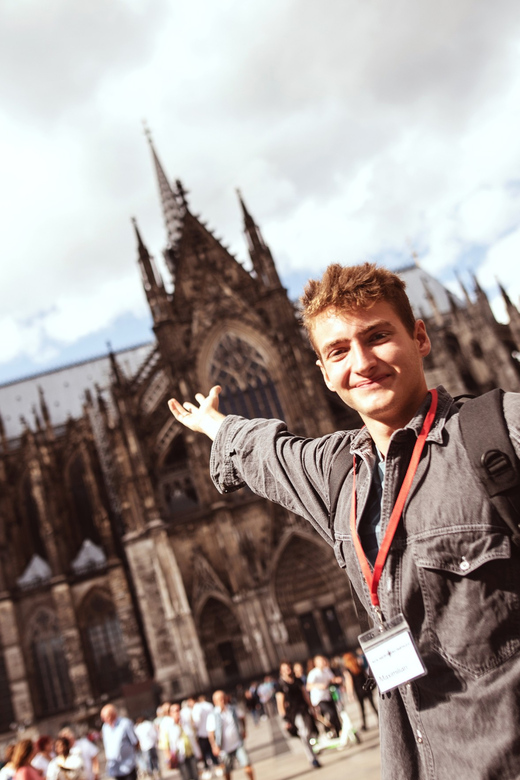 Cologne: Brewery Tour with 3 Kölsch Beer Tastings - Walking the old town between tastings