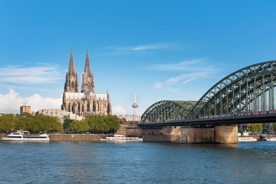 Cologne Cathedral and Old Town Tour with 1 Kölsch - Roman Cologne appears in fragments