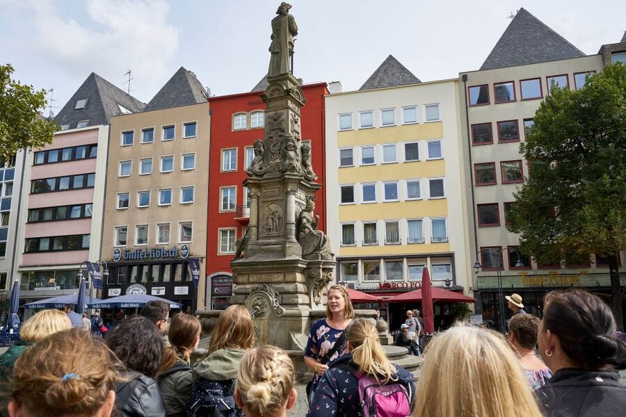 Cologne Cathedral and Old Town Tour with 1 Kölsch - Small fountains and old Cologne stories