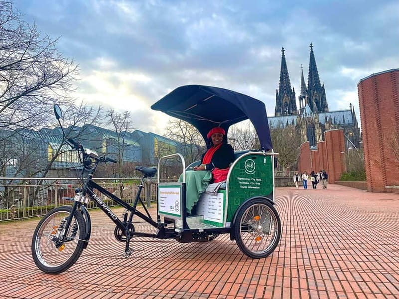 Cologne: Chocolate tasting Tour per Rickschaw - Hohenzollern Bridge and the Rhine setting