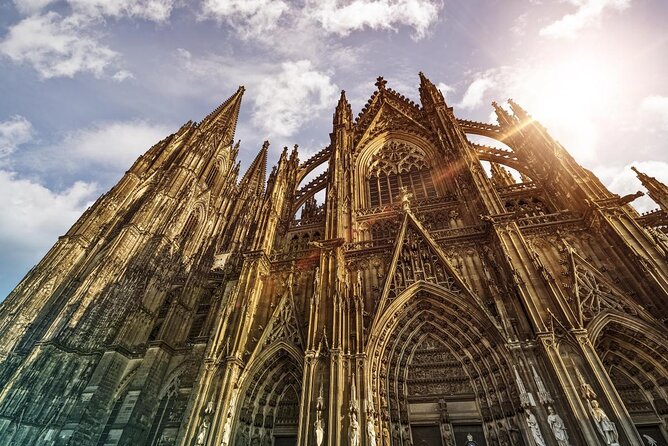 Cologne City Tour Experience cathedral city on the Rhine - Cologne Cathedral from the outside