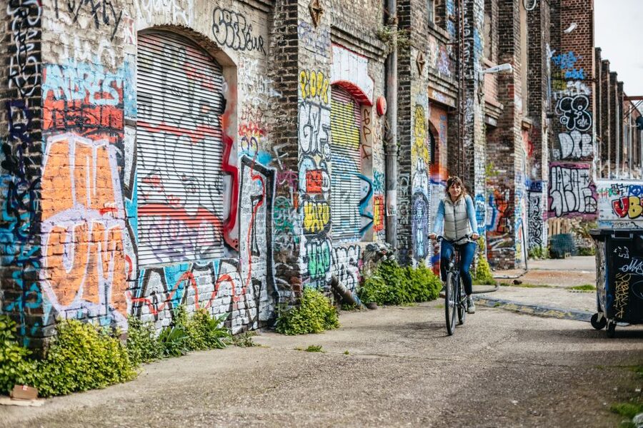 Cologne: Ehrenfeld Street Art Bike Tour - Aachener Weiher adds an open-air pause
