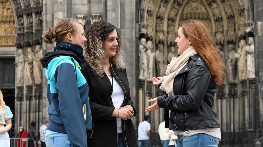 Cologne: entertaining guided tour to old town highlights - Starting at Cologne’s Roman Northern Gate
