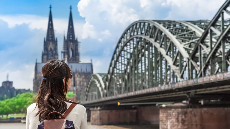 Cologne: entertaining guided tour to old town highlights - Great St. Martin Church and the medieval old town