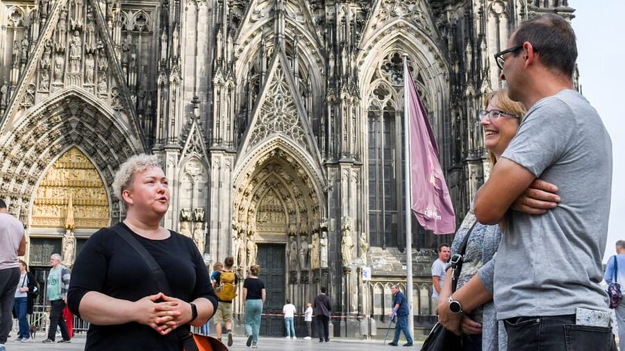 Cologne: entertaining guided tour to old town highlights - Who should book this Cologne walking tour?