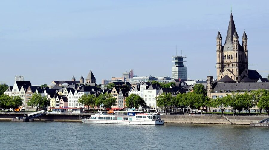 Cologne: Fables, Fairy Tales, and Legends Tour in German - Key points at a glance