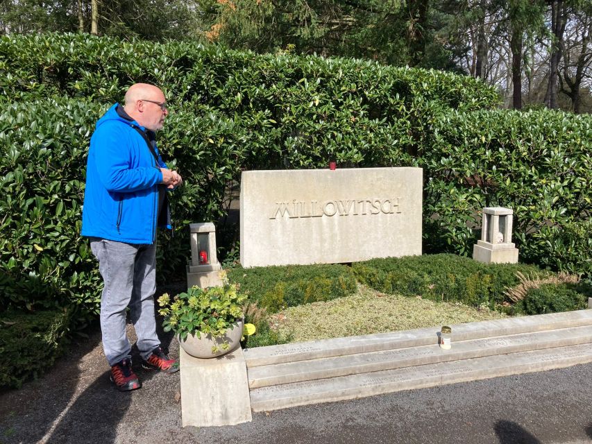 Cologne: Guided Tour of Melatenfriedhof - Walking among 5,500 graves