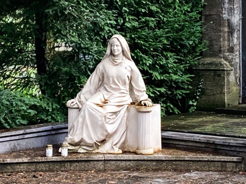Cologne: Guided Tour of Melatenfriedhof - The people who make the walk work