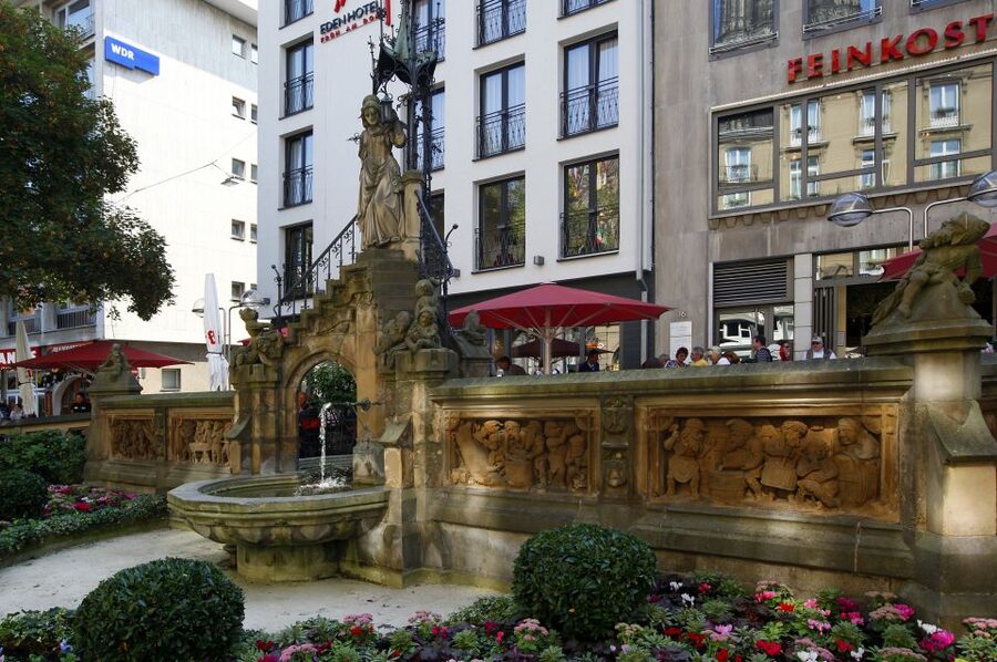 Cologne: Histories & Typical Cologne - Cologne’s character begins with Tünnes and Schäl