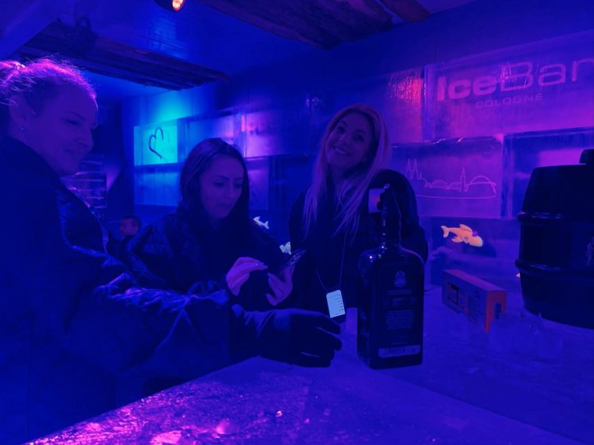 Cologne: IceBar Entry Ticket with Drinks - Starting at the warm bar near Friesenplatz