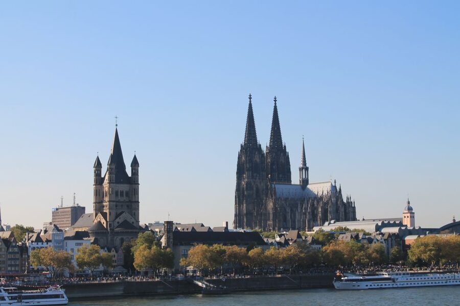 Cologne: Kölsche Highlights-/Altstadt Tour in German - Starting beside Cologne Cathedral