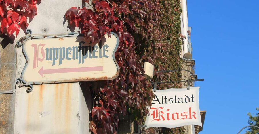 Cologne: Kölsche Highlights-/Altstadt Tour in German - The Town Hall and the Jewish Quarter