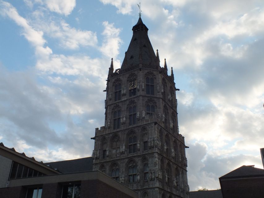 Cologne: Kölsche Highlights-/Altstadt Tour in German - What the 90-minute pace feels like