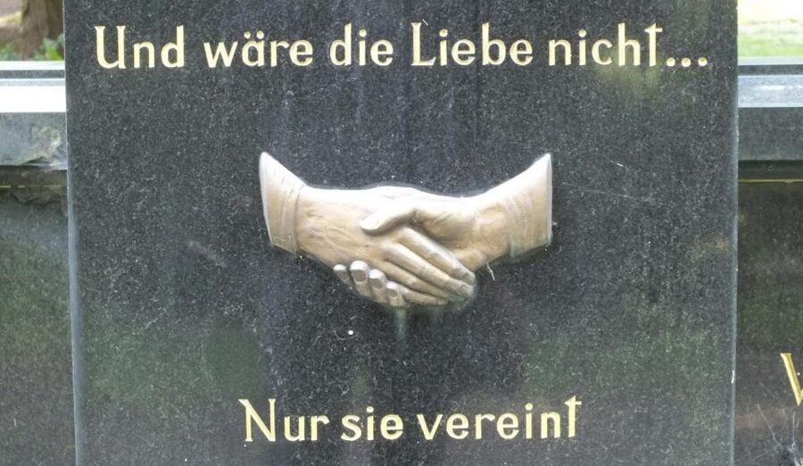 Cologne: Melaten Cemetery Life, Love and Death Tour - Is $16 good value?