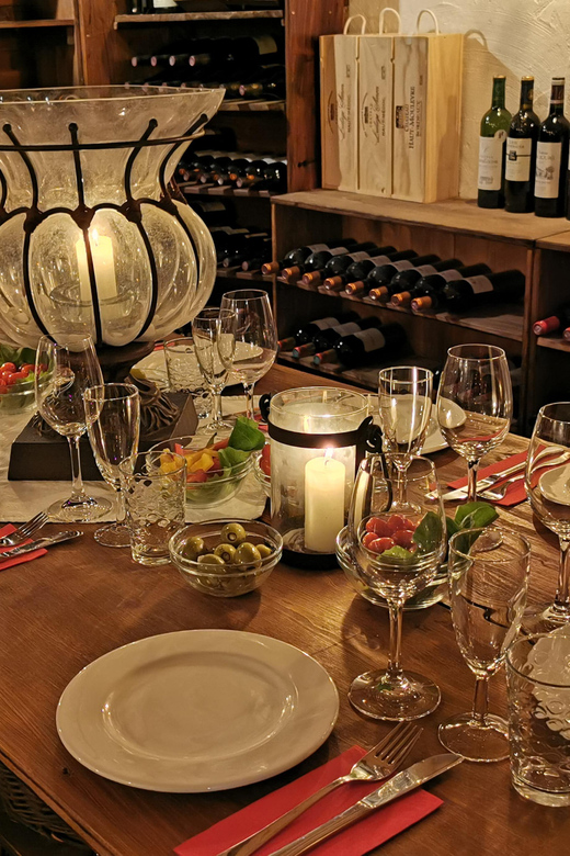 Cologne-Nippes: Gourmet wine tasting with cheese platter - Starting with Crémant or Rivesaltes Ambré
