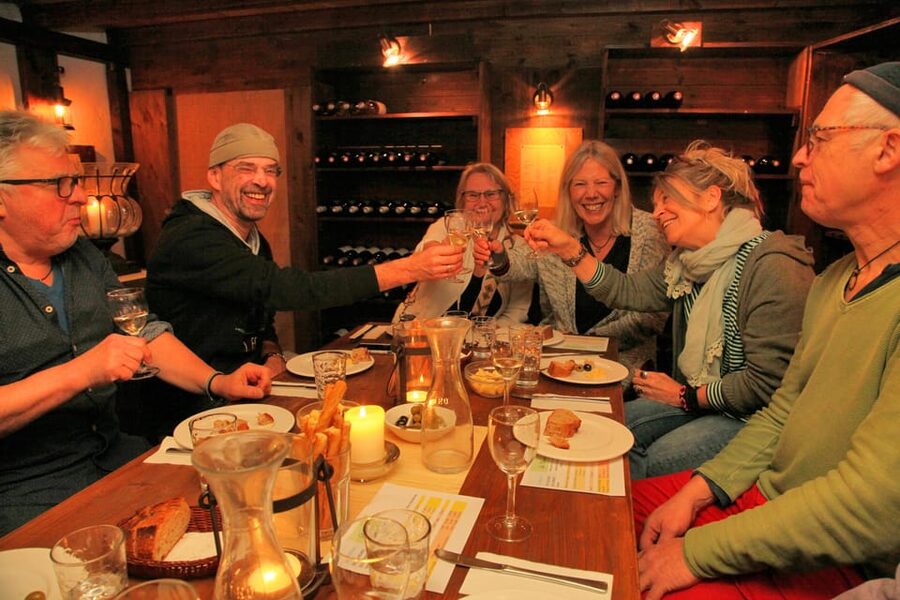 Cologne-Nippes: Gourmet wine tasting with cheese platter - A wine shop with a social, candlelit mood