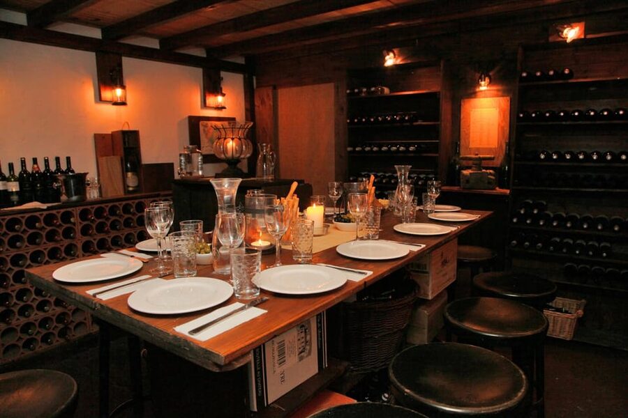 Cologne-Nippes: wine hopping (wine trip) - A wine evening that keeps moving through Cologne-Nippes