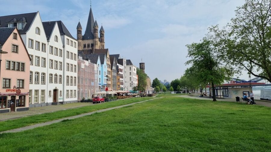Cologne: Old City Guided Walking Tour - What the private group changes