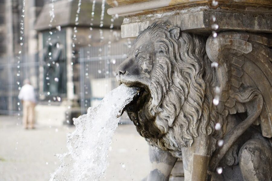 Cologne: Old Town Highlights Walking Tour - Key points at a glance