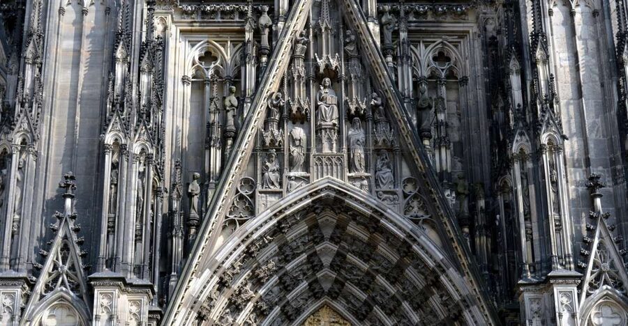 Cologne: Old Town Historical Walking Tour with GEO Epoche - Cologne’s old town, read like a changing picture book