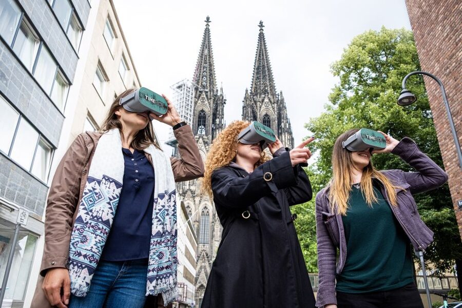 Cologne: Old Town Virtual Reality Walking Tour - Seeing Cologne change through seven stops
