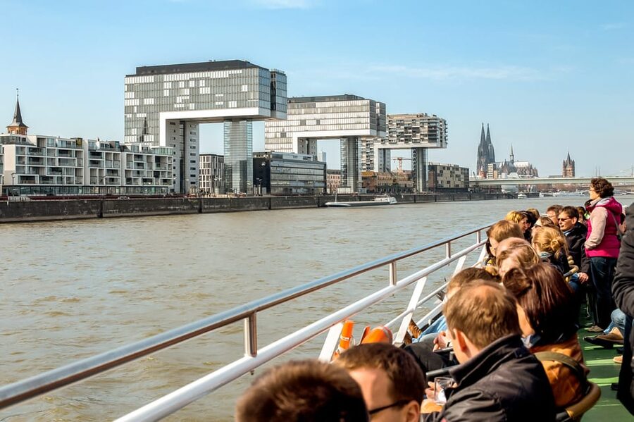 Cologne: Panoramic City Cruise - Drinks, snacks, and the relaxed pace