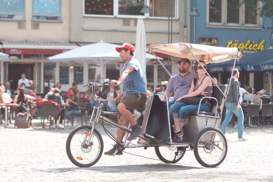 Cologne: Private Rickshaw Tour - Choosing the upper-city finish and Farina