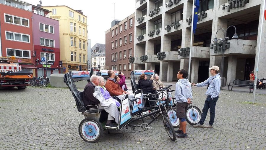 Cologne: Rickshaw Sightseeing Tour - Old Town streets and Cologne’s 2,000-year story