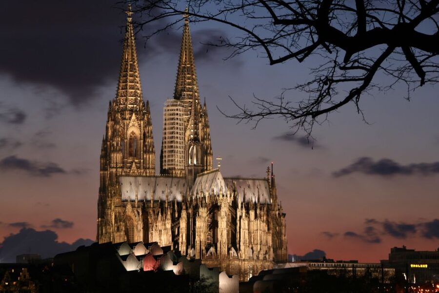 Cologne: Sagen- und Histörchentour in German - Through Old Town lanes and overlooked corners