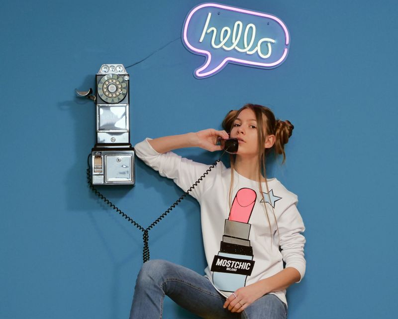Cologne: Selfiewerke Selfie Foto Studio - Props, costumes, and creative group pictures