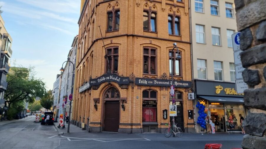Cologne: Southside Severinsquarter Guided Tour in German - Breweries, pubs, churches, and monasteries
