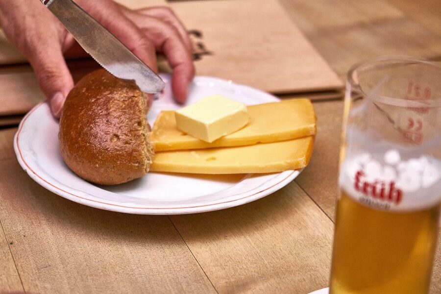 Cologne: Südstadt Guided Foodie Walking Tour - How the $589 group price works
