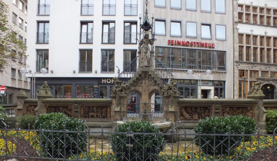 Cologne: The Night Watchman Old Town Walking Tour in German - Cologne’s citizens versus the authorities
