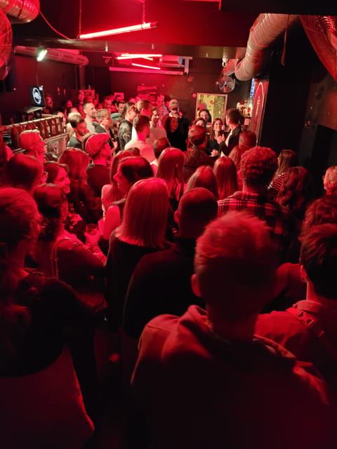 "Comedykills" - das Open Mic im Glockenbachviertel - Beverly Kills Bar sets the tone