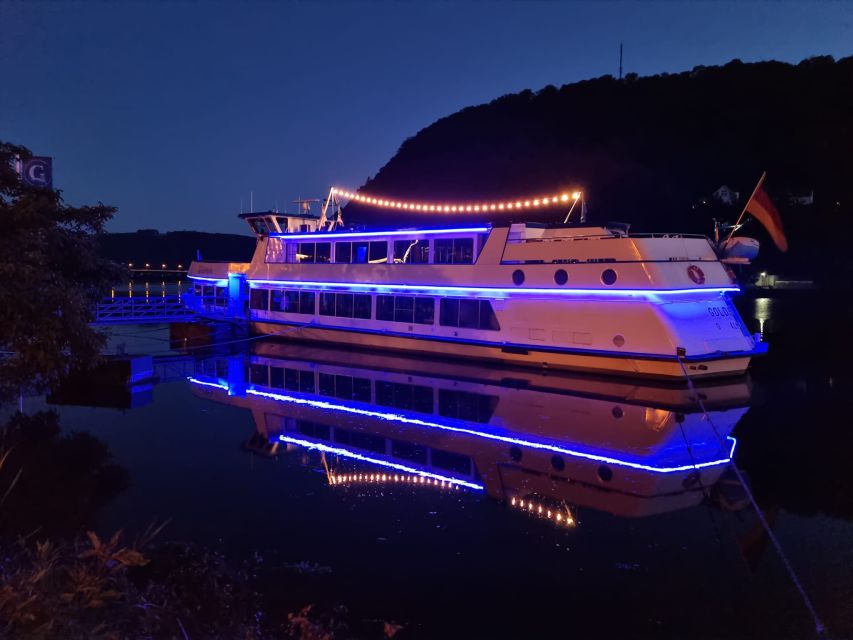 Cruise to the fireworks of Winninger vinefestival - Passing through Lehmen lock