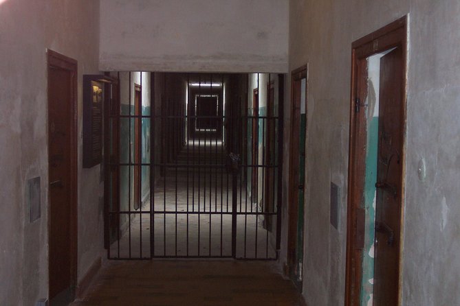 Dachau Concentration Camp Memorial Tour with Train from Munich - Why a guided visit matters at Dachau