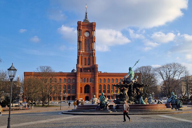Dark Berlin Criminal Tour - Organized crime, protection money, and police work