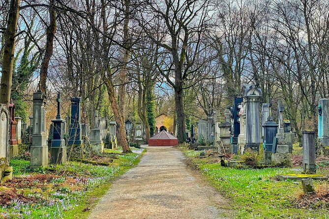 Death and Chocolate: Walking Tour of Munich's Old South Cemetery - Key points at a glance