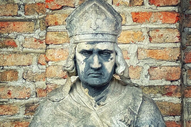 Death and Chocolate: Walking Tour of Munich's Old South Cemetery - Who should book Death and Chocolate?