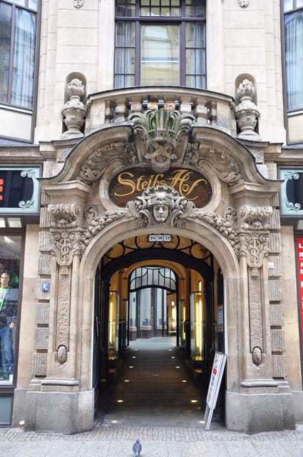 Der Leipziger Passagen-Rundgang in der Altstadt - Merchant houses, courtyards, and the first shopping center