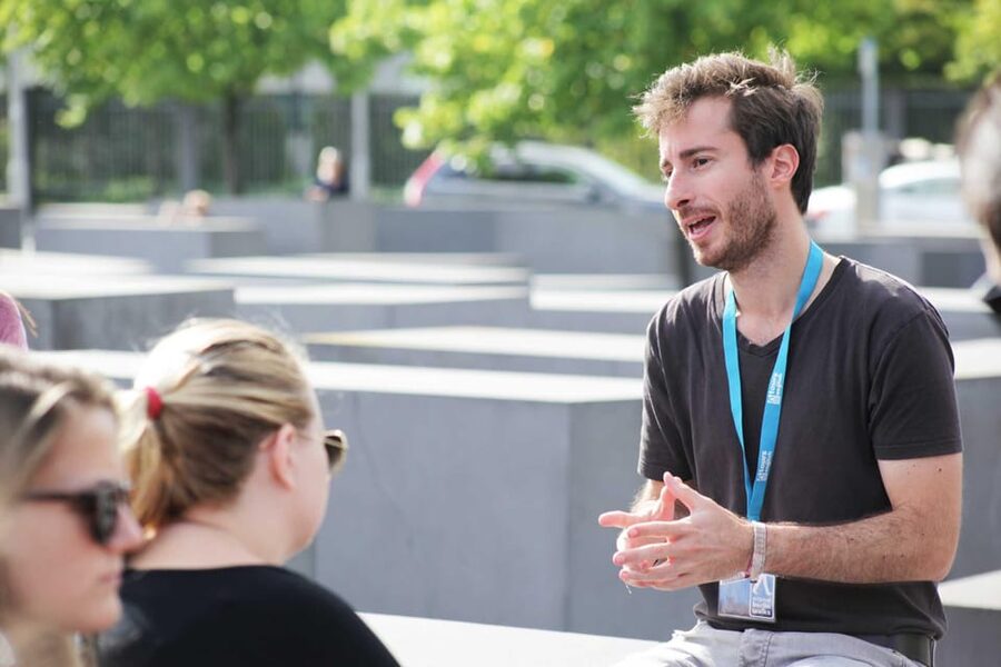 Discover Berlin Express Tour: 2hr Highlights - The Reichstag and the Politicians’ Memorial