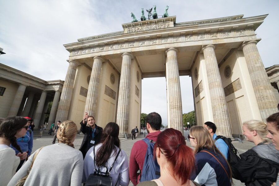 Discover Berlin Express Tour: 2hr Highlights - Finishing at Checkpoint Charlie
